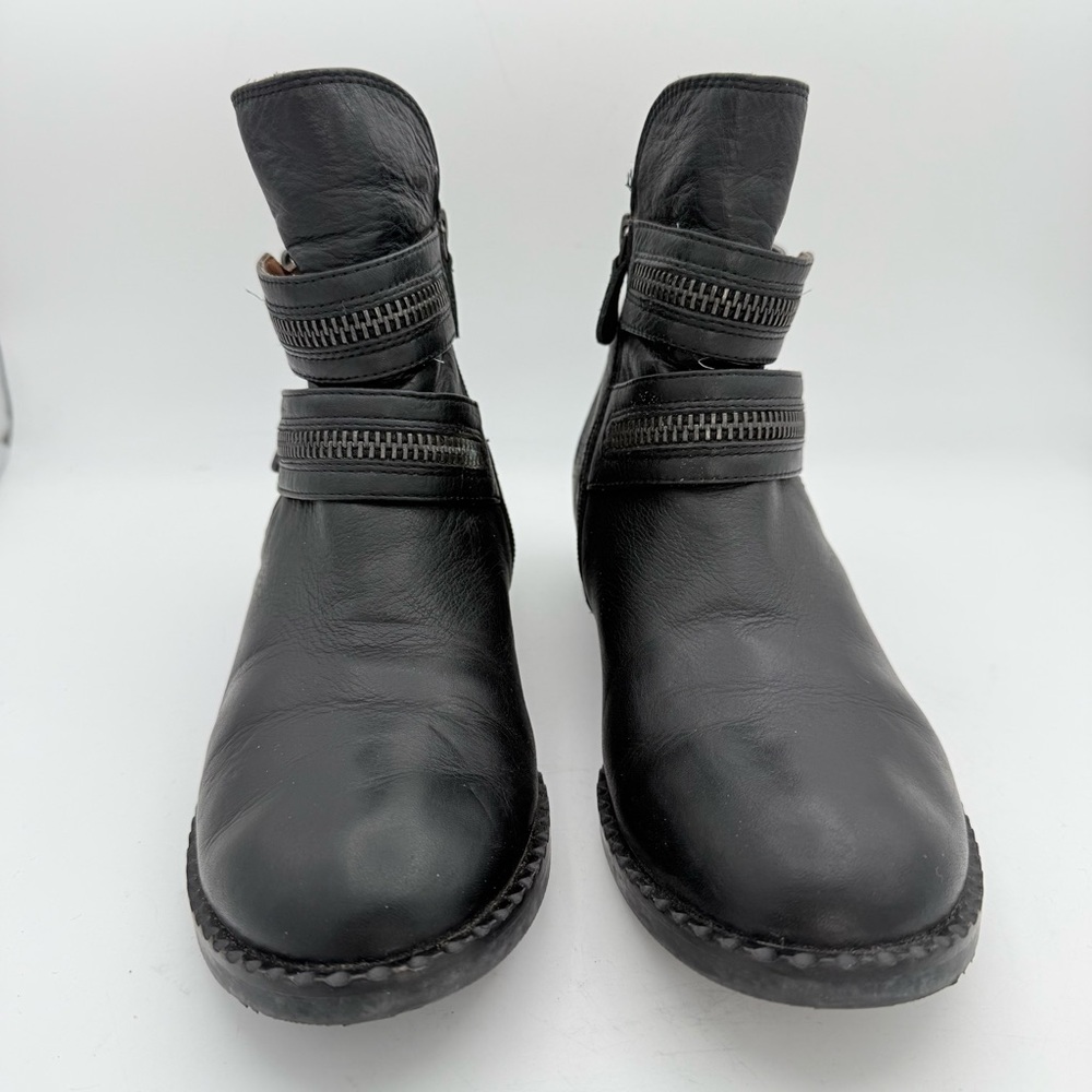 Gentle Souls women’s Barnaby Zip ankle moto boots black leather heeled bootie 8 - Picture 2 of 9